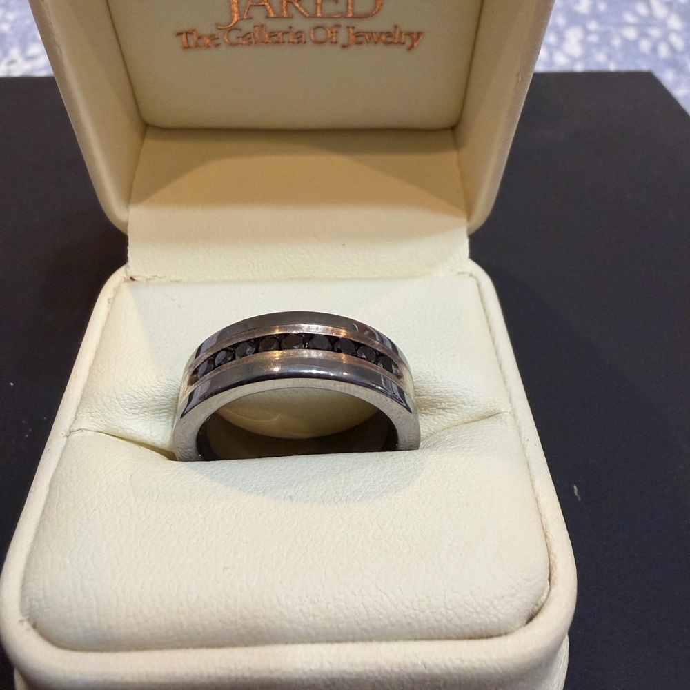 Jared’s Tungsten Black Diamond Men's Band - Picture 3 of 6